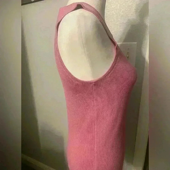 Leo & Nicole sleeveless round neck dressy sweater tank shell in dusty rose SMALL - Picture 3 of 7